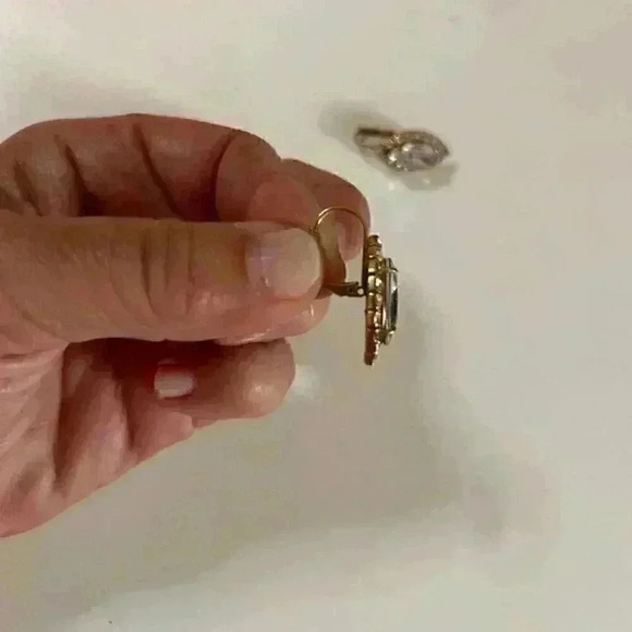 BNIB Stella and Dot Duchess Studs - Picture 7 of 11